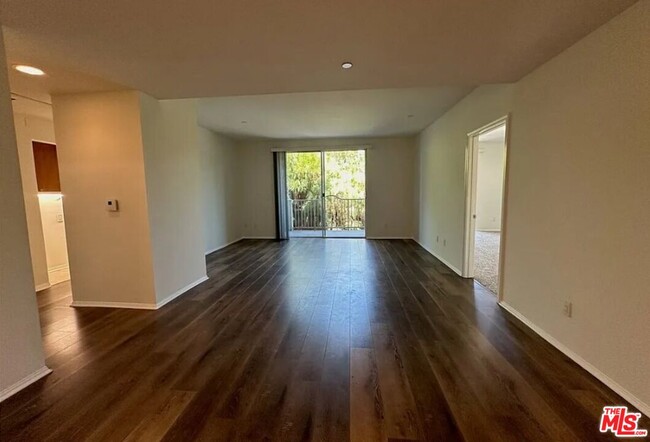 Building Photo - 7551 Jordan Ave