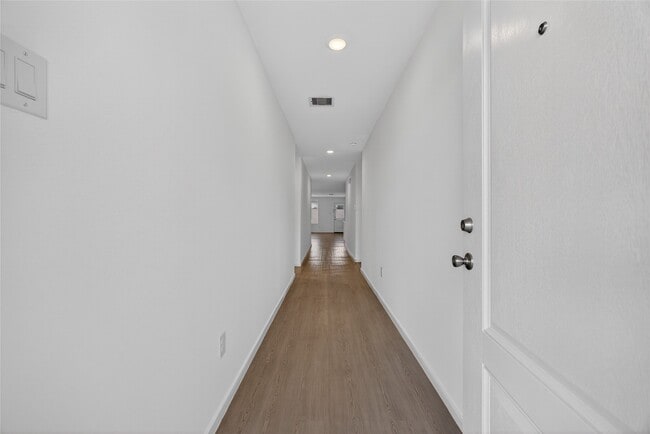 Building Photo - 6523 Water Oak Grn Ln