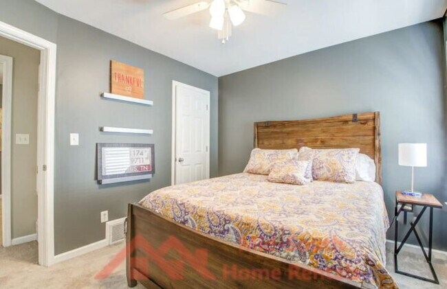 Building Photo - 1228 Island Pl E