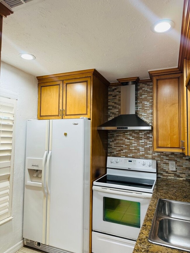 Building Photo - SW area Condo with a pool