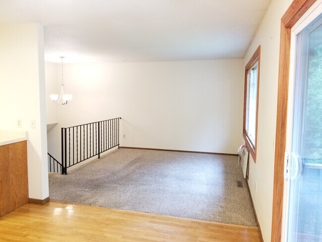 Building Photo - 220 Leighton Dr