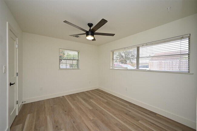 Building Photo - 3007 Maple Grove Ln