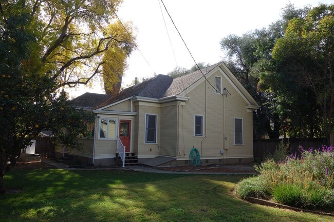 Building Photo - Charming 1910 Winters Home – 3 Bed, 2 Bath – Steps from Historic Downtown