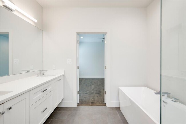 Building Photo - 1412 Perez St