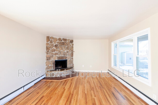 Building Photo - 1529 Walnut Dr