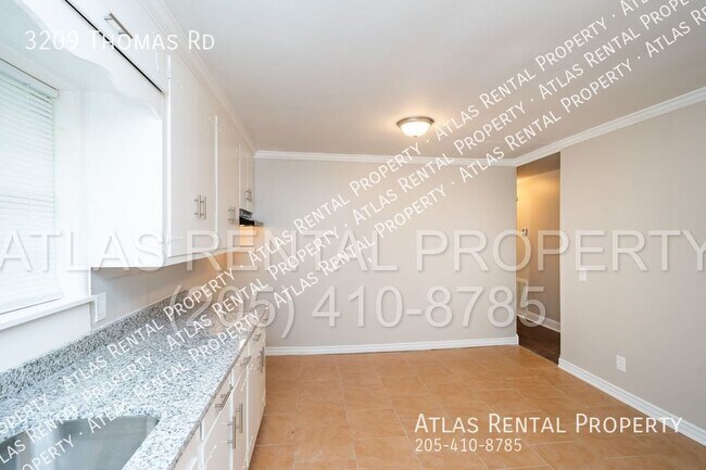 Building Photo - 3209 Thomas Rd