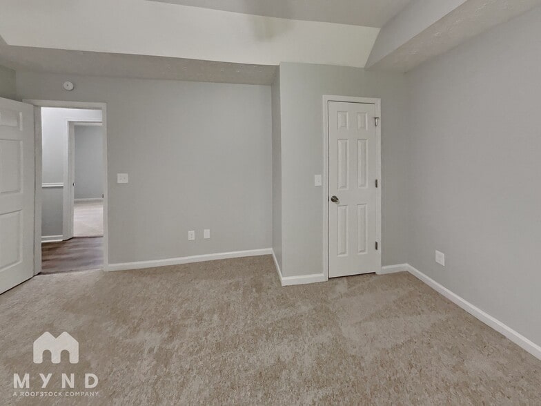 Building Photo - 140 Pebble Ridge Dr