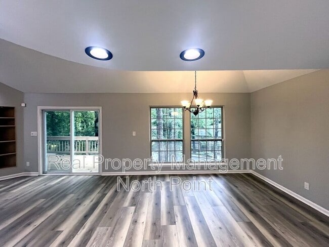 Building Photo - 3030 Steeplechase Dr