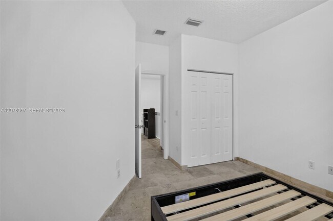 Building Photo - 4927 N Harbor Isles Dr