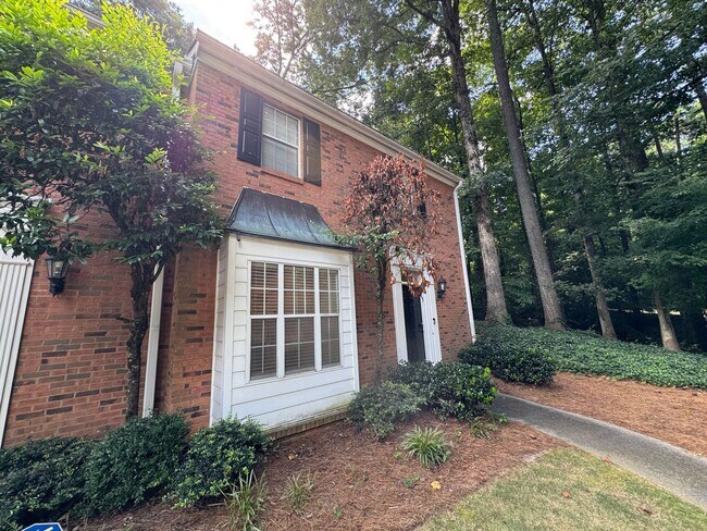 Building Photo - Nice Brick 2/2.5 Townhome in Atlanta- $2,750
