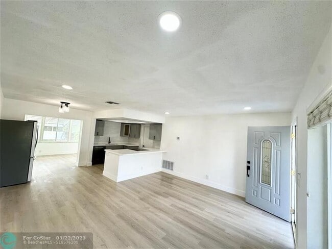 Building Photo - 4510 NW 49th Dr