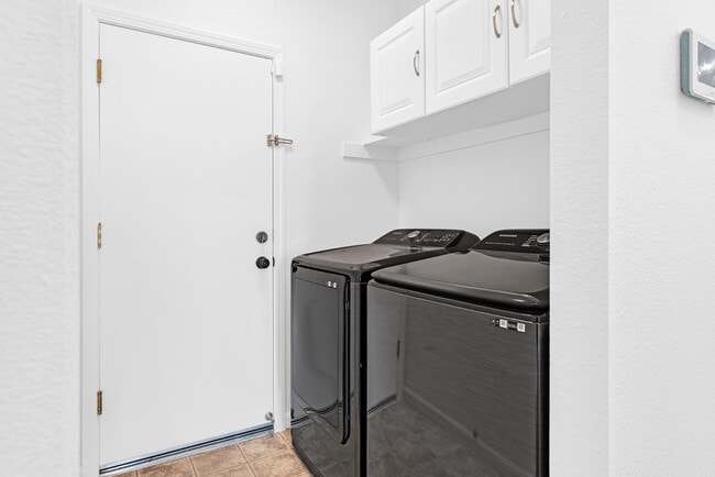 Building Photo - 533 Channel Ct