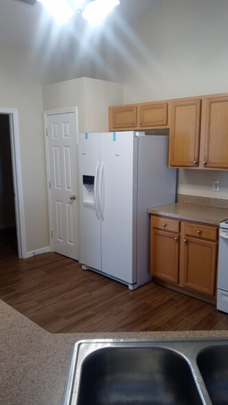 Building Photo - 2301 SW 25th St