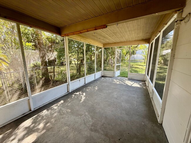 Building Photo - Affordable 1 Bedroom / 1 Bathroom Located ...