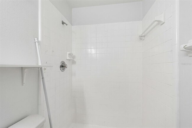 Building Photo - 607 Bough Ave