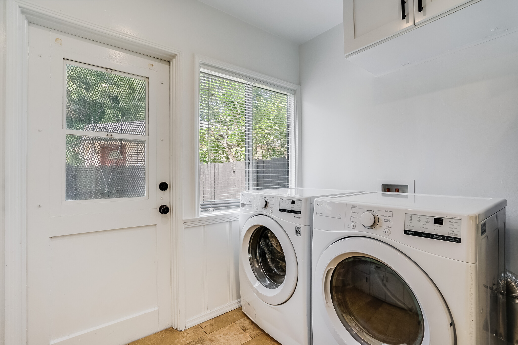 Large Washer/Dryer Inside Unit - 4244 Tujunga Ave