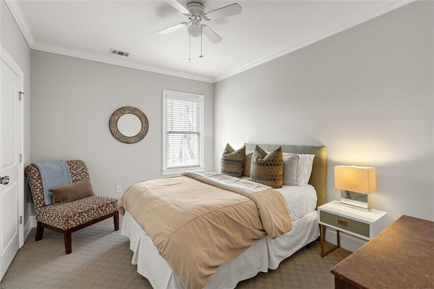 Building Photo - 372 Clifford Ave NE