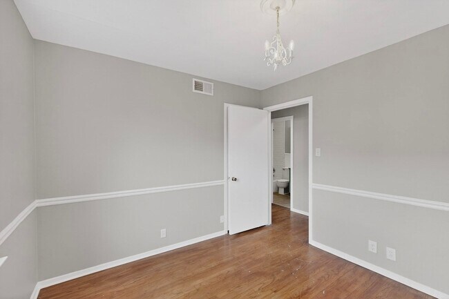 Building Photo - 1824 Cordell St