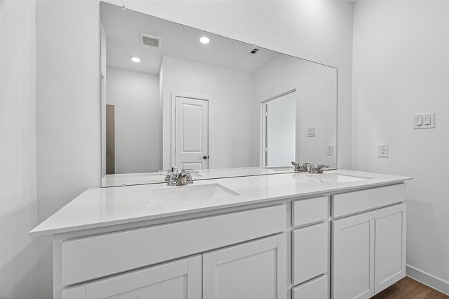 Building Photo - 3028 Avenida Sonoma Dr