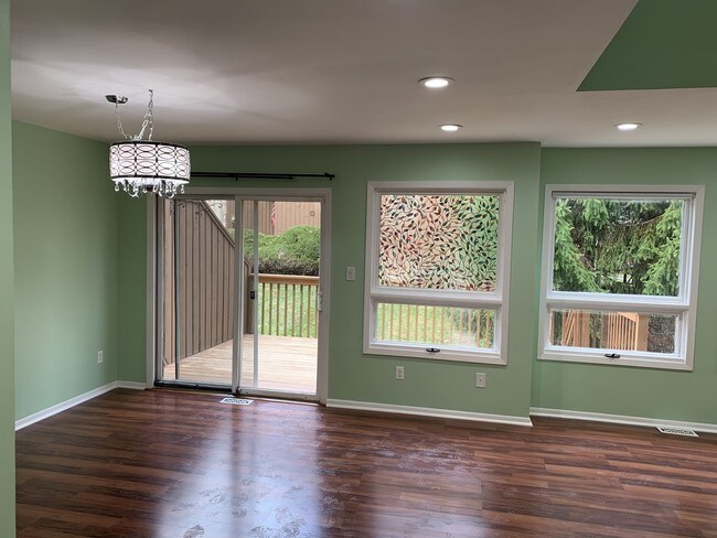 Building Photo - 64 Bond St