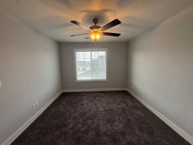 Building Photo - Luxury 5BR 4 BA Home w/ Pool and Clubhouse Access in GREAT location!