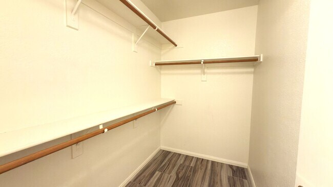 Building Photo - 10631 Streamside Ave