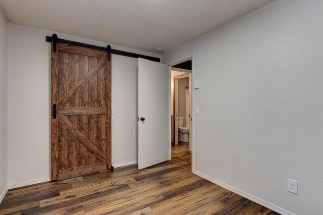Building Photo - Charming 3 Bed, 2 Bath Home on a Quiet Street