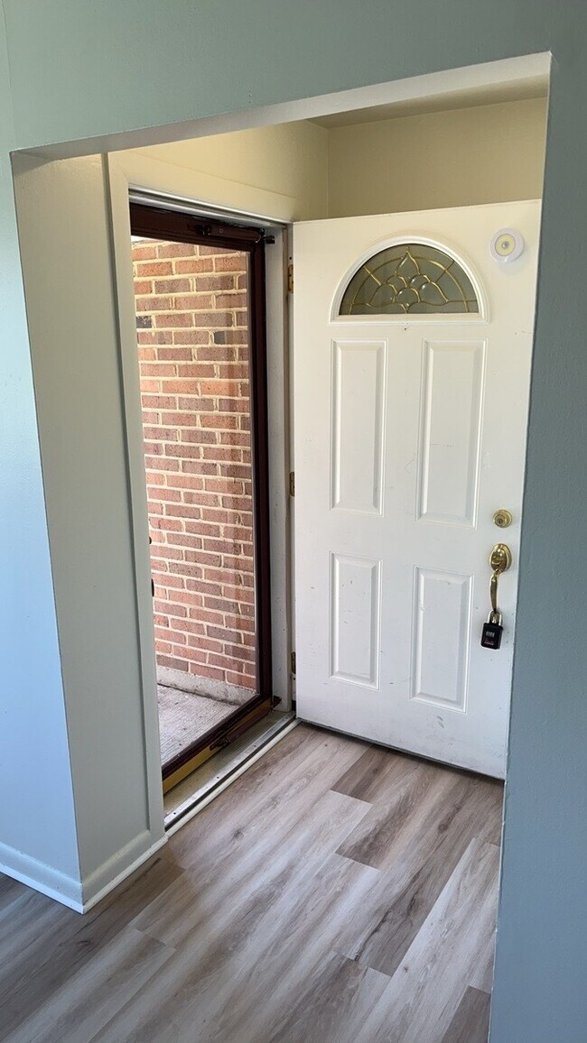 Building Photo - 3043 Regent St