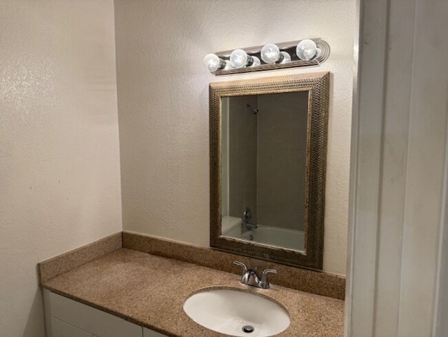 Building Photo - Lexington Place - 1126