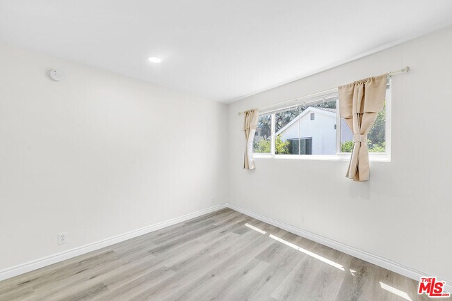 Building Photo - 10634 Holman Ave