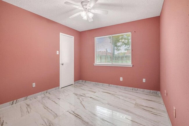 Building Photo - 7431 Ridgeberry Dr