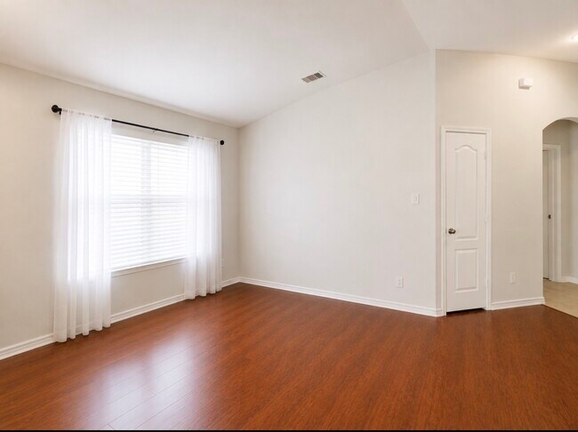 Building Photo - 1318 Colonial Manor Dr
