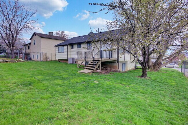Building Photo - 1179 E 2450 N