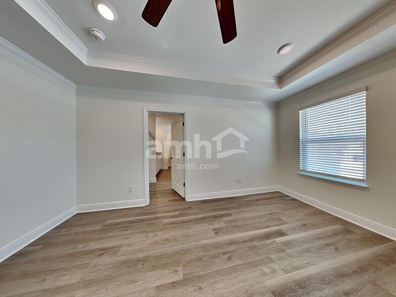 Building Photo - 27067 St Andrews Ave