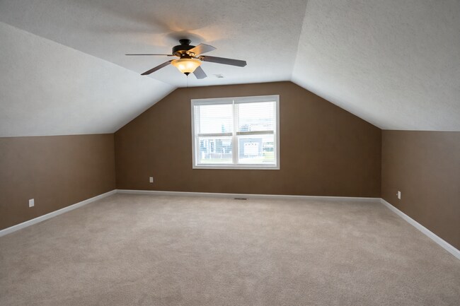 Building Photo - $1800 3 Bedrooms 2.5 Bath Brick Home with a bonus room!