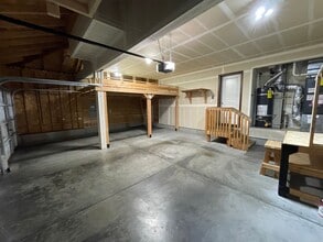 Building Photo - Gorgeous, Pet Friendly Home Close to Every...