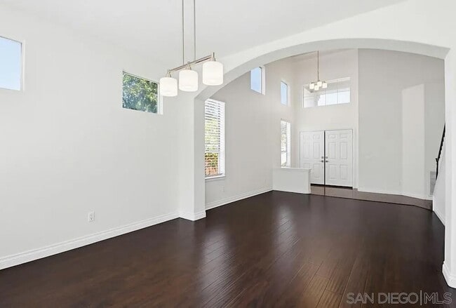 Building Photo - 1100 Corrales Ln