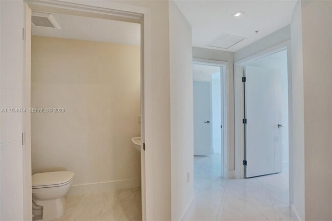 Building Photo - 301 Altara Ave