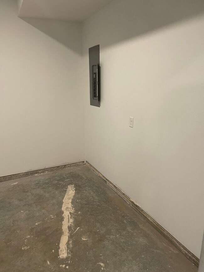 Building Photo - 801 N Nettleton Ave