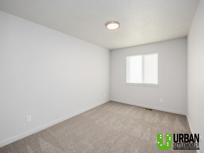 Building Photo - 224 S Woodlawn Rd