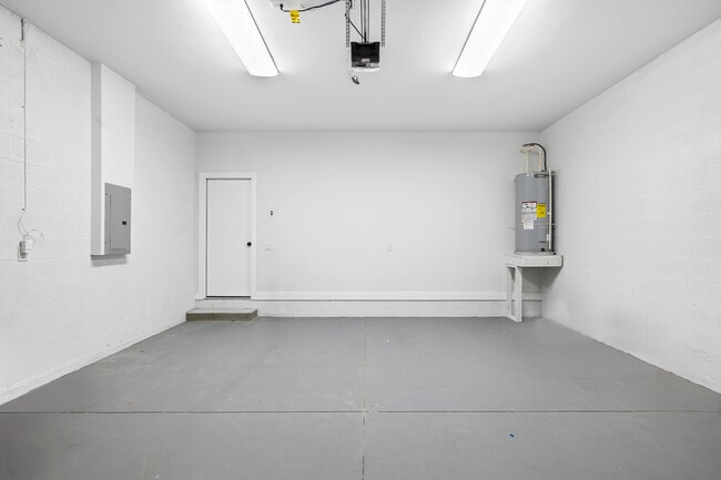 Building Photo - 1906 W Cherry St