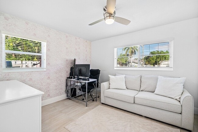 Building Photo - 124 Oregon Ln