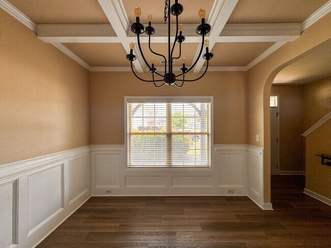 Building Photo - Well-Maintained 4 Bed 2.5 Bath Home in Westgate