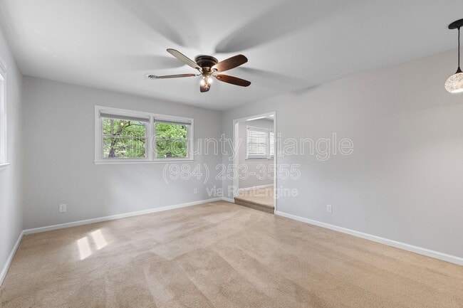 Building Photo - 5105 Pine Dr