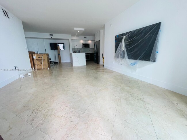 Building Photo - 1155 Brickell Bay Dr