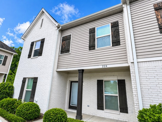 Building Photo - 224 Massee Cir
