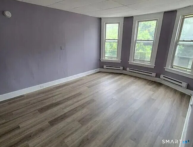 Building Photo - 136 Windsor Ave