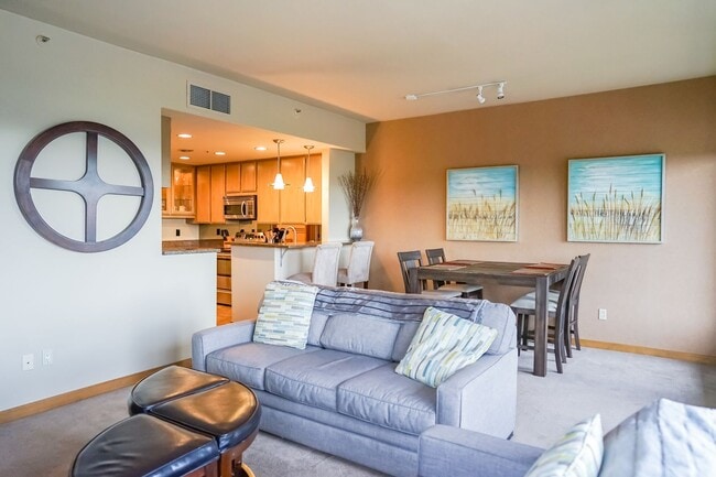 Building Photo - Furnished condo with a view of the lake an...