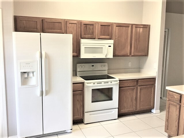 Building Photo - 805 Topaz Dr