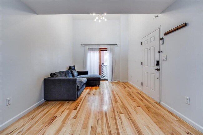 Building Photo - 416 63rd St